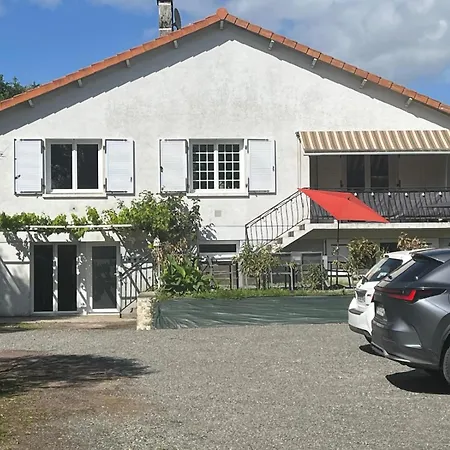 Logis De Bois منزل للإقامة بريزير